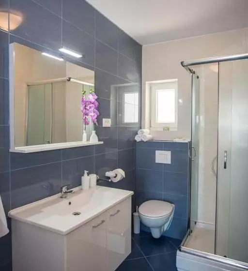 Enelani Apartments