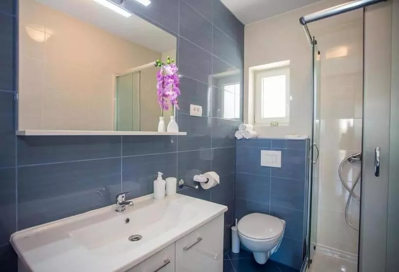 Enelani Apartments