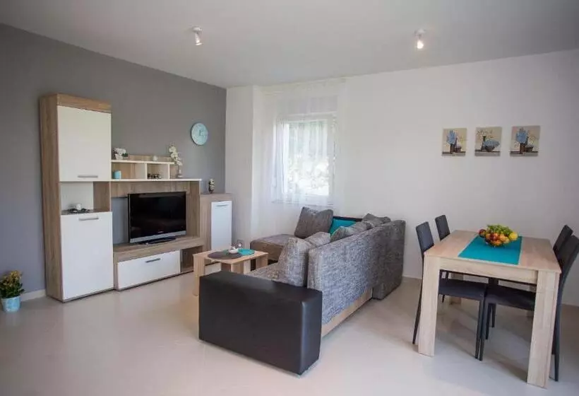 Enelani Apartments