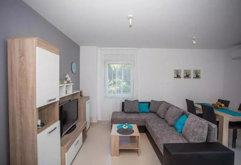 Enelani Apartments