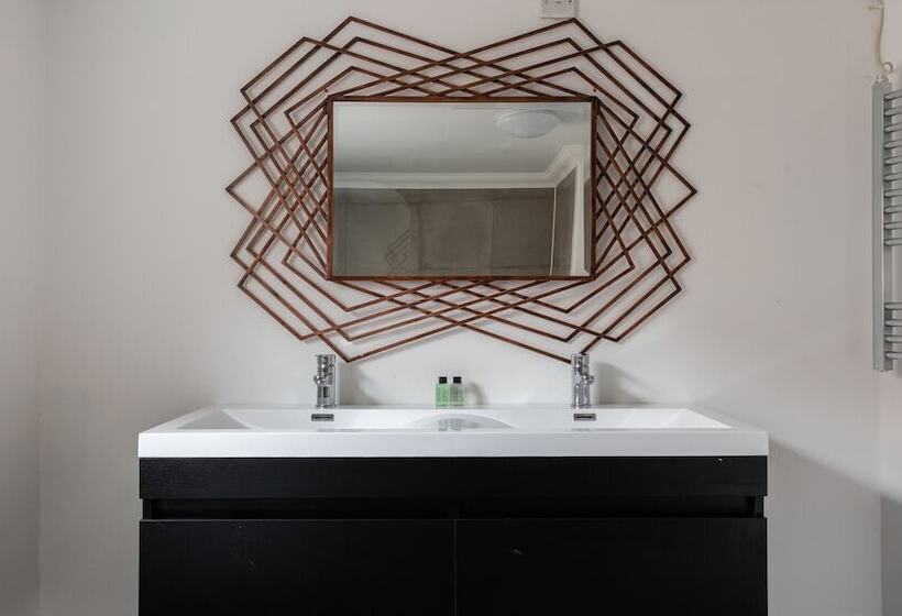 The Historic Gem   Central 3bdr Maisonette