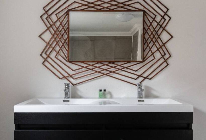 The Historic Gem   Central 3bdr Maisonette