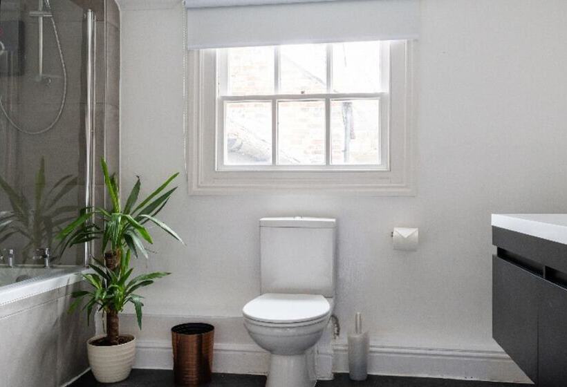 The Historic Gem   Central 3bdr Maisonette