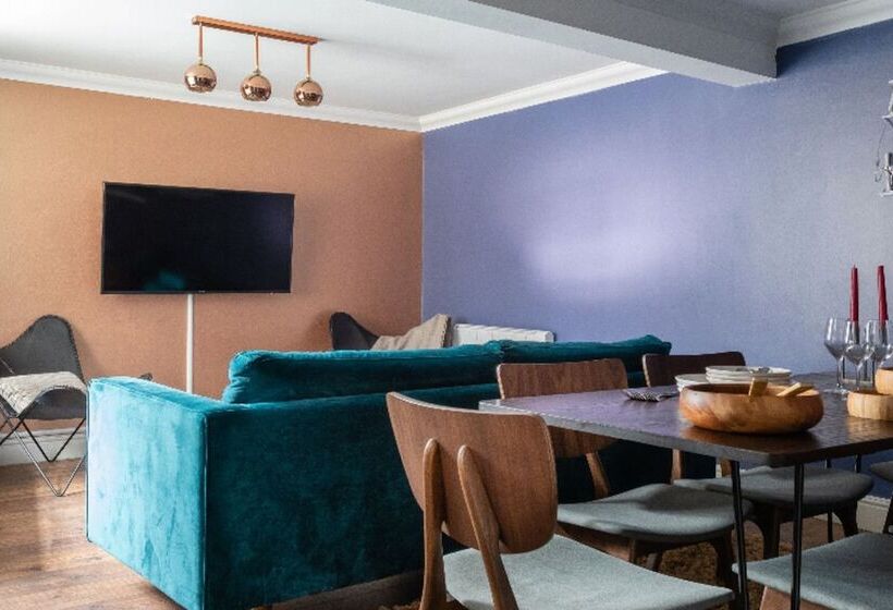 The Historic Gem   Central 3bdr Maisonette