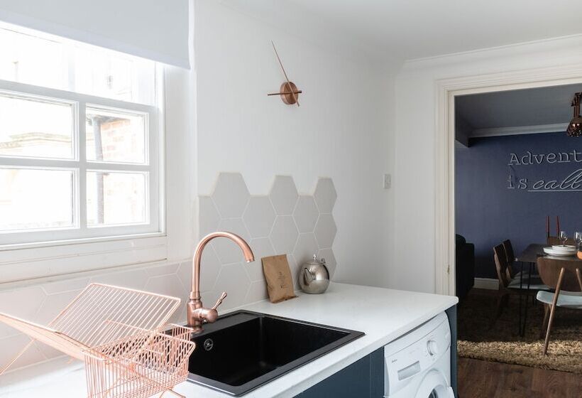 The Historic Gem   Central 3bdr Maisonette