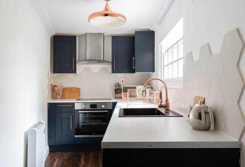 The Historic Gem   Central 3bdr Maisonette