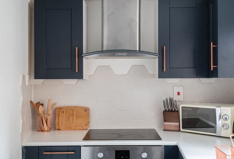 The Historic Gem   Central 3bdr Maisonette