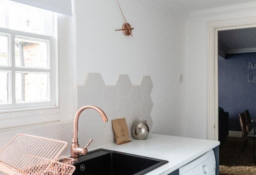 The Historic Gem   Central 3bdr Maisonette