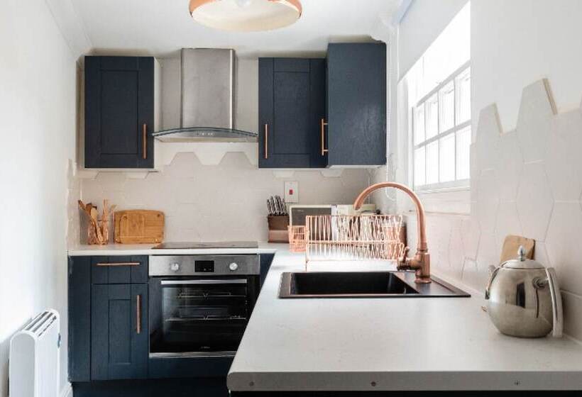 The Historic Gem   Central 3bdr Maisonette