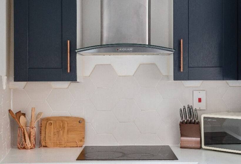 The Historic Gem   Central 3bdr Maisonette