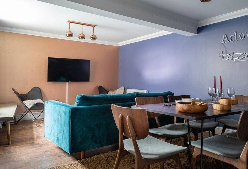 The Historic Gem   Central 3bdr Maisonette