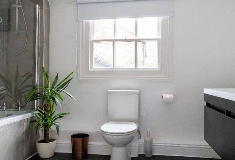 The Historic Gem   Central 3bdr Maisonette