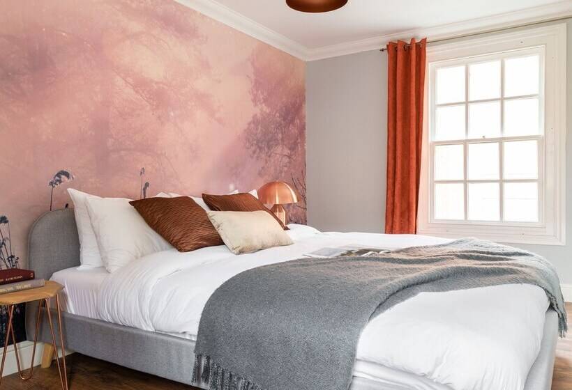 The Historic Gem   Central 3bdr Maisonette