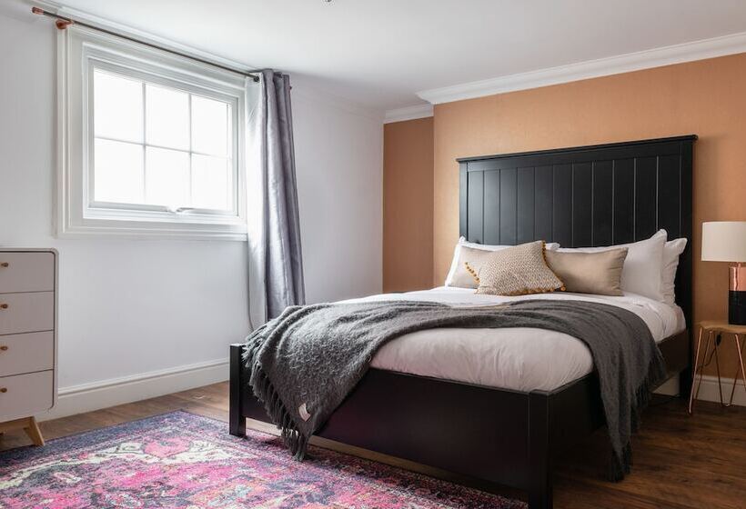 The Historic Gem   Central 3bdr Maisonette