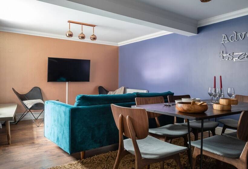 The Historic Gem   Central 3bdr Maisonette