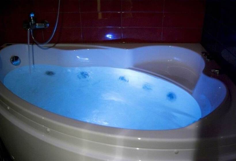 Apartments Megapolis On Koltsovskaya 30a