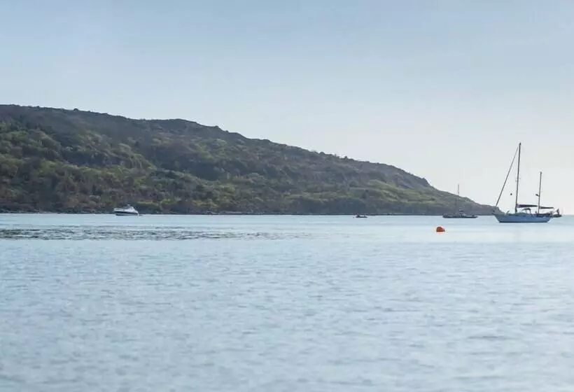 Beachside Apartment On The Beach