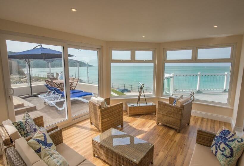 Beachside Apartment On The Beach