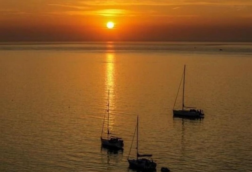 Beachside Apartment On The Beach