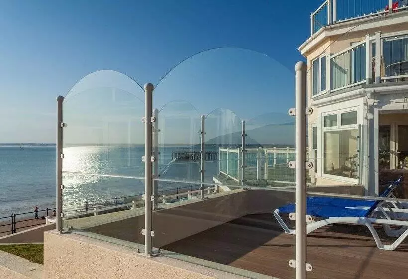 Beachside Apartment On The Beach