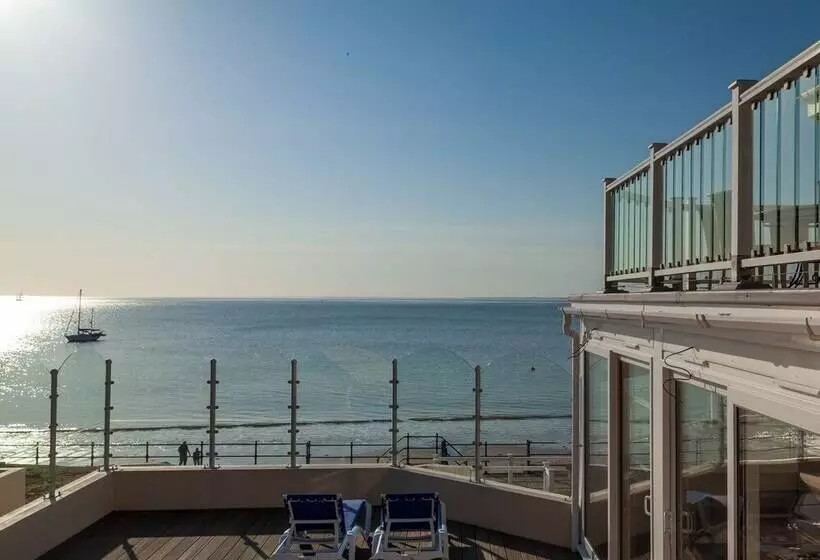 Beachside Apartment On The Beach
