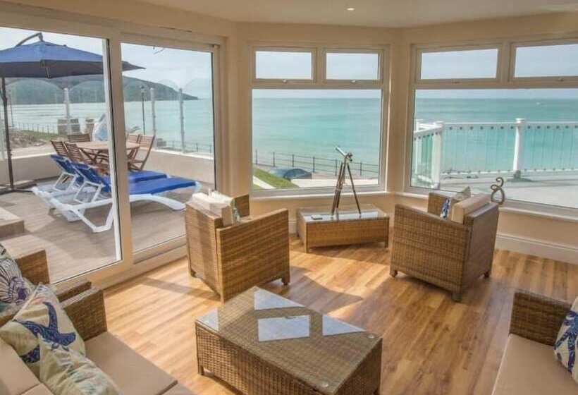 Beachside Apartment On The Beach