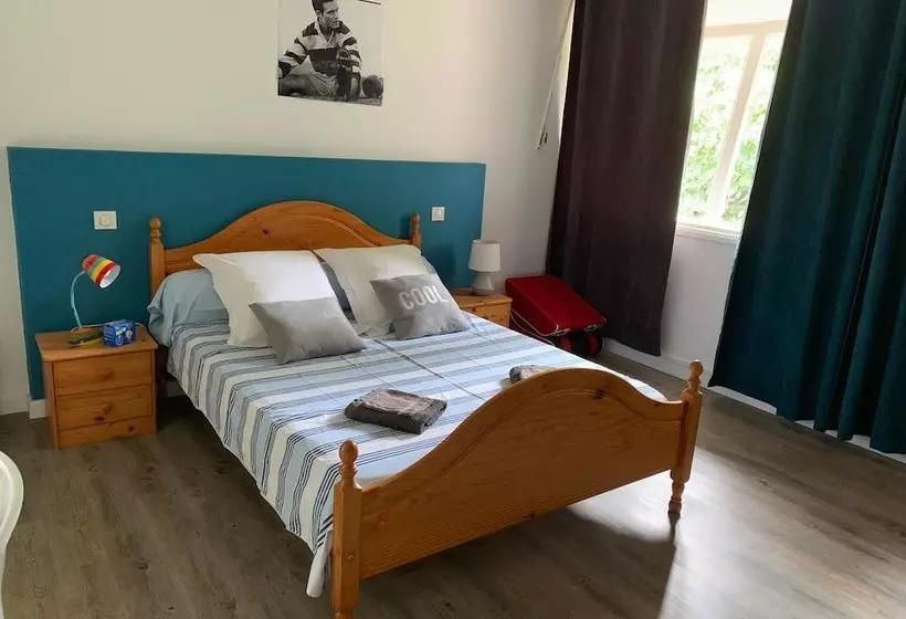 تختخواب و صبحانه Villa Saron