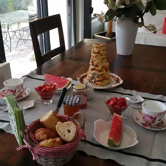 تختخواب و صبحانه Villa Saron