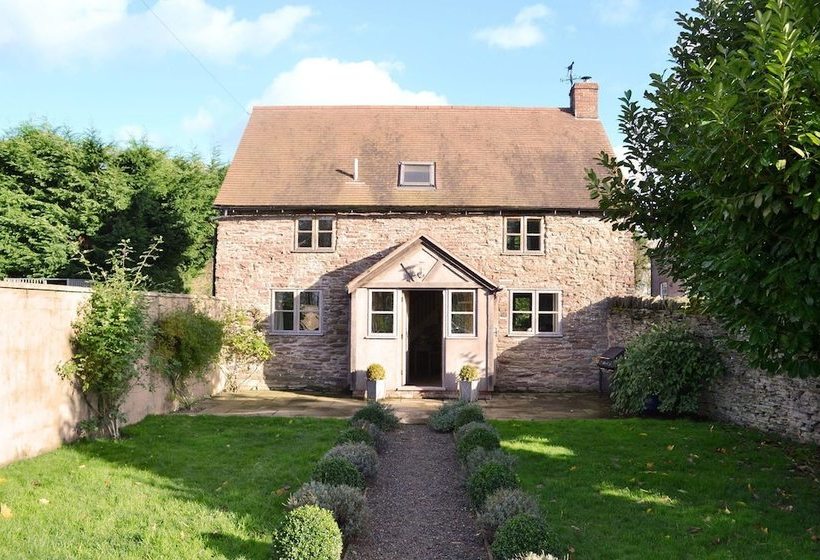 Hampton Wafre Cottage