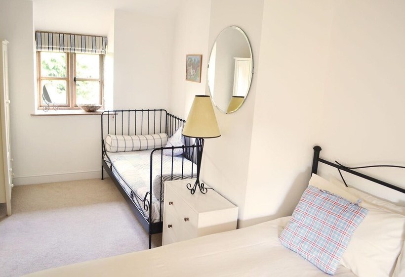 Hampton Wafre Cottage