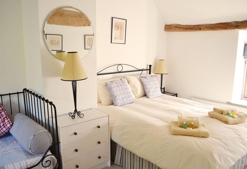 Hampton Wafre Cottage