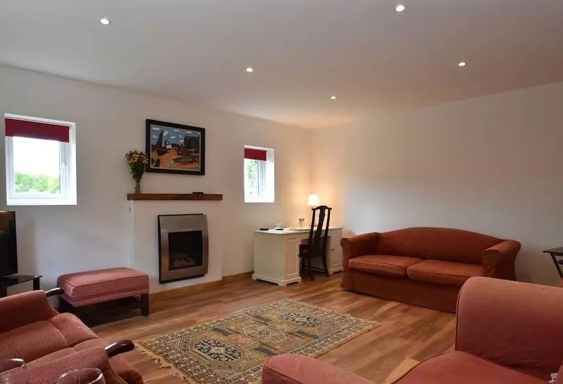 Lyndhurst Cottage