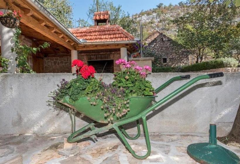 Holiday Home Role   Retro