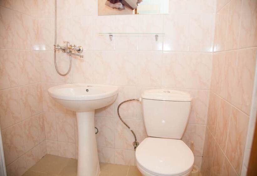 بنسيون Leto Guest House