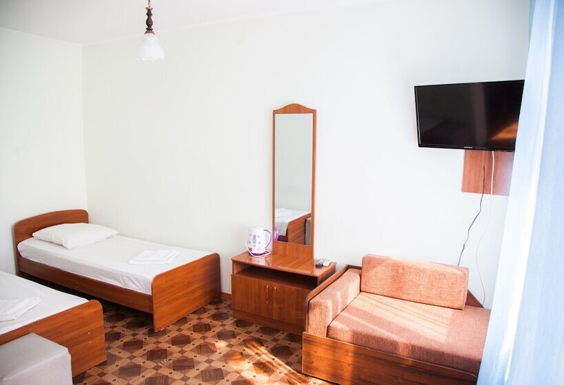 بنسيون Leto Guest House