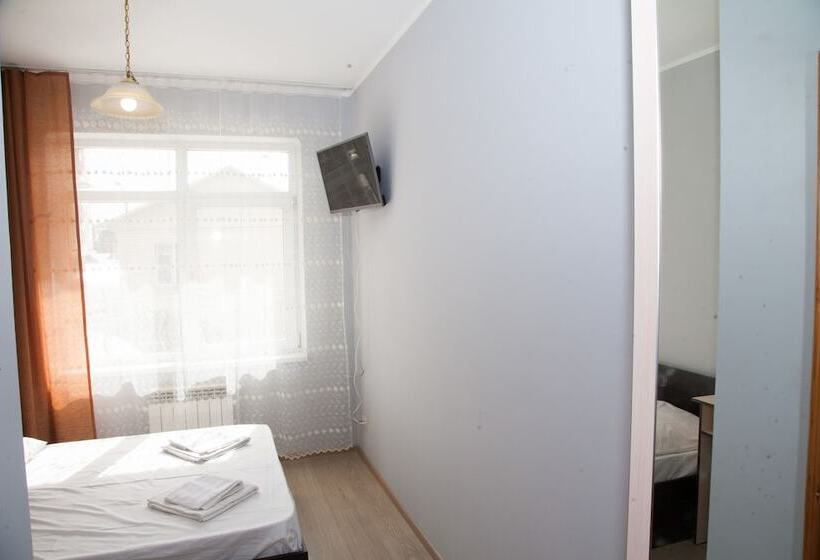 بنسيون Leto Guest House