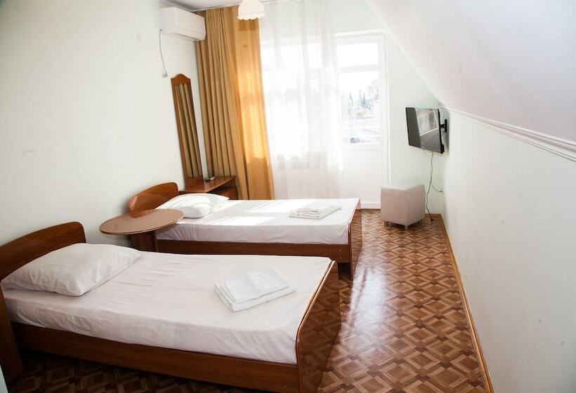 بنسيون Leto Guest House