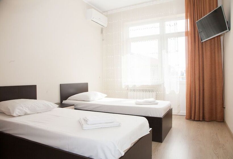 بنسيون Leto Guest House