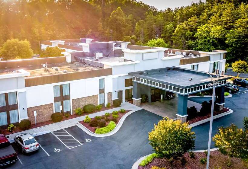 فندق Best Western Plus Yadkin Valley Inn & Suites