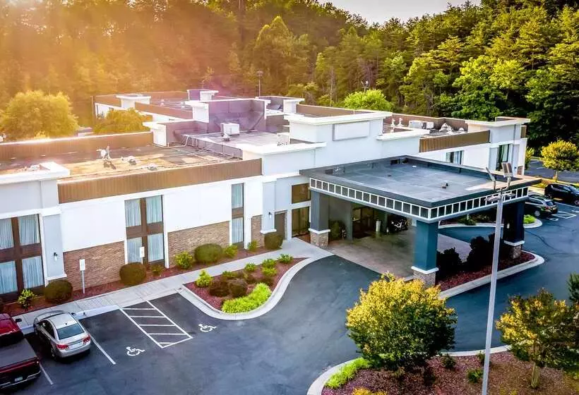 Отель Best Western Plus Yadkin Valley Inn & Suites