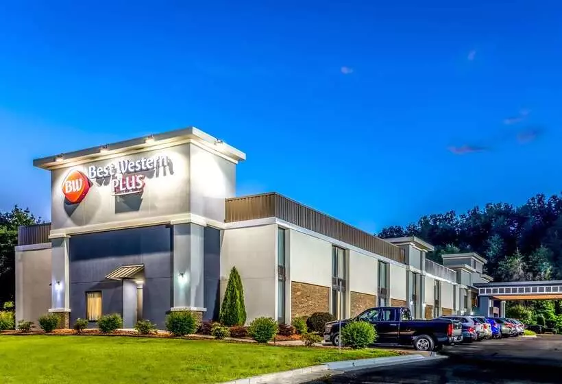 Отель Best Western Plus Yadkin Valley Inn & Suites