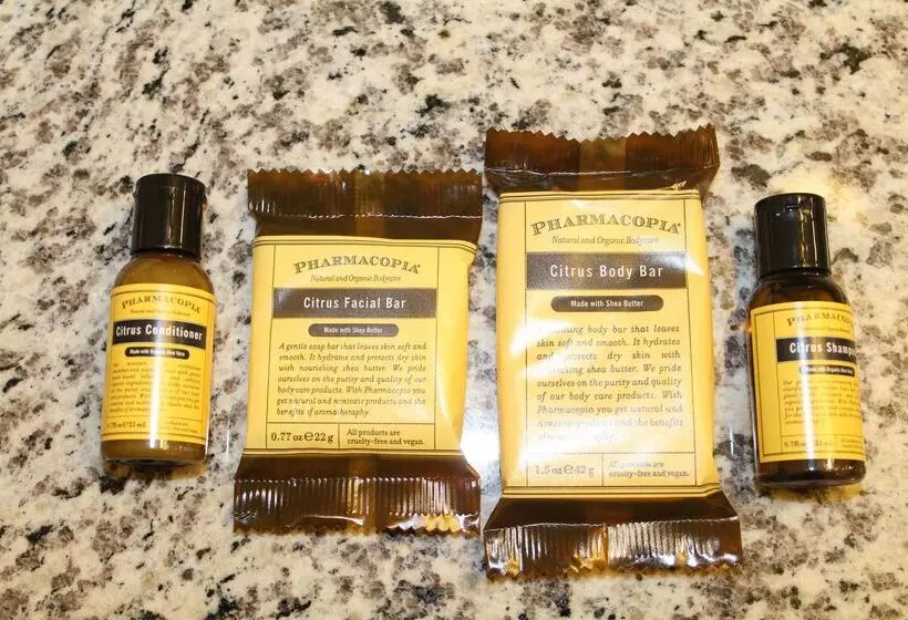 Отель Best Western Plus Yadkin Valley Inn & Suites