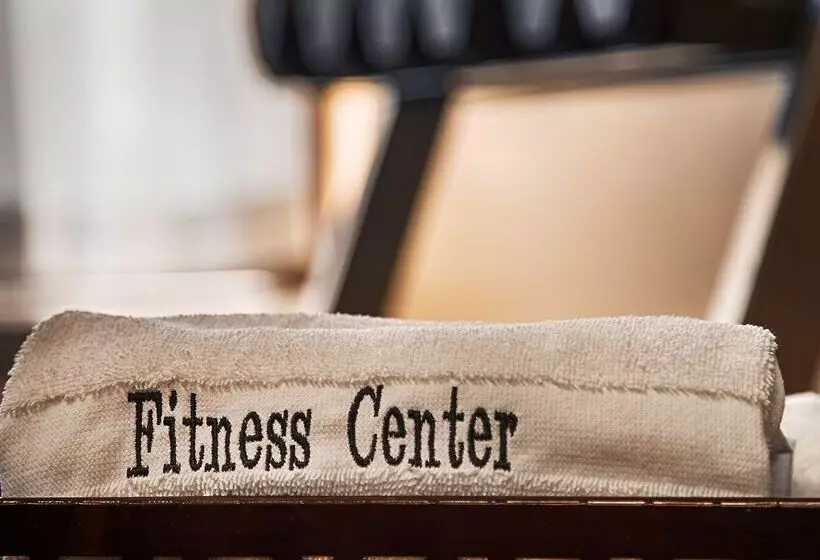 Отель Best Western Plus Yadkin Valley Inn & Suites