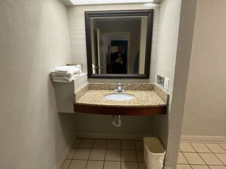 Hotel Days Inn By Wyndham Ozark