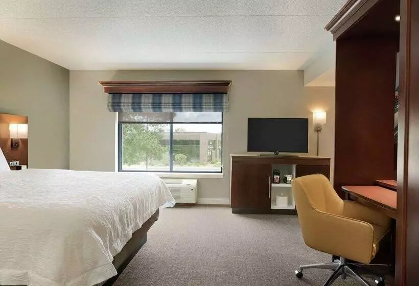 هتل Hampton Inn West Des Moines Lake Drive