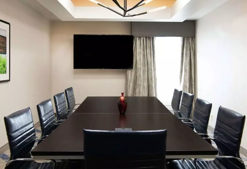 هتل Hampton Inn Eriesouth