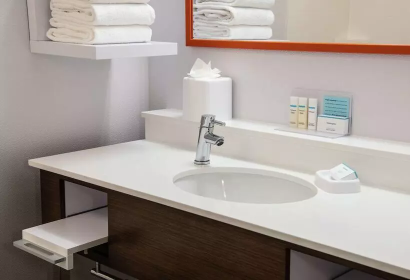 هتل Hampton Inn Eriesouth