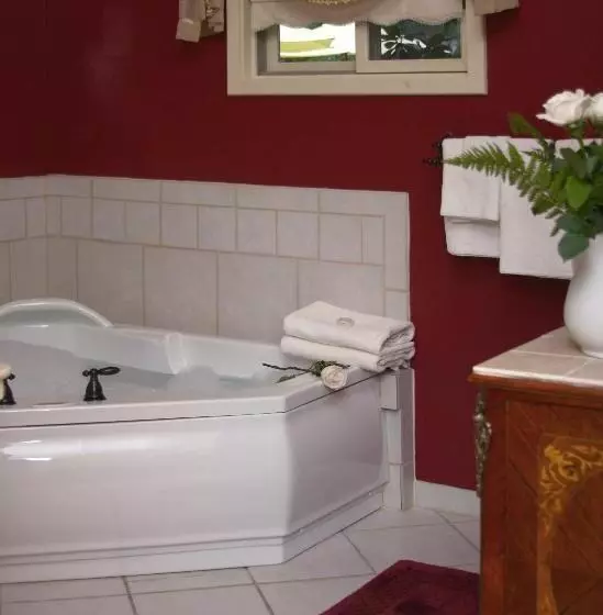 Отель Heartstone Inn