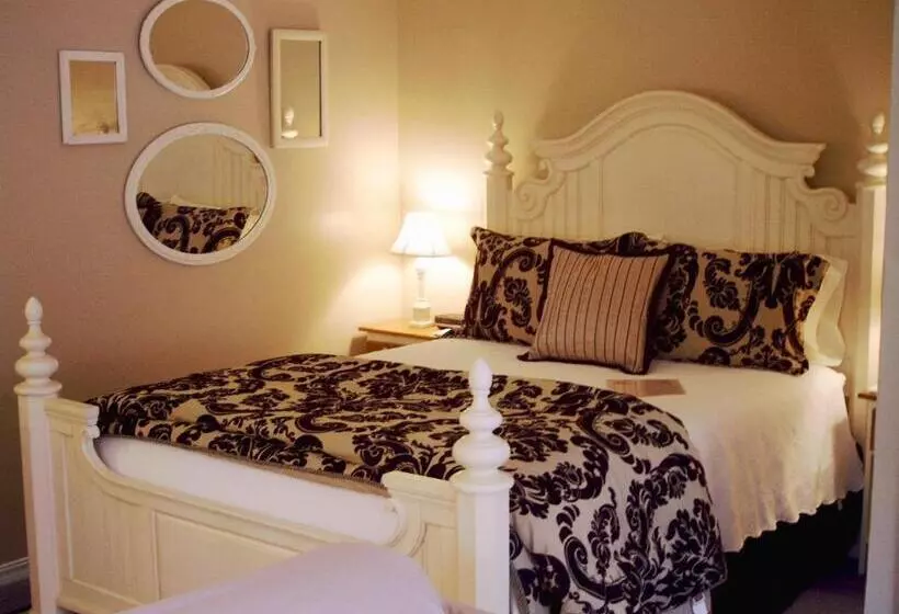 Отель Heartstone Inn