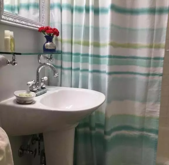 Отель Heartstone Inn